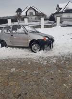 Od rana służby pomagają kierowcom. Jest bardzo ślisko!