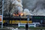 13 zastępów straży walczy z pożarem Żabki na osiedlu AK