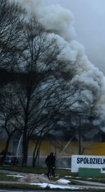 13 zastępów straży walczy z pożarem Żabki na osiedlu AK