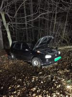 Samochód zjechał ze skarpy. Jedna osoba ranna 