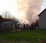 Pożar budynku gospodarczego w Niwkach. Interweniowały 4 zastępy straży