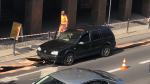 Kierujący Volkswagenem skosił przydrożne słupki na ulicy Ozimskiej
