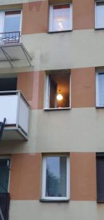 4 zastępy straży interweniowały w Ozimku. Z mieszkania wydobywał się dym