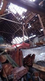 Zerwane dachy, powalone drzewa, uszkodzone auta...Strażacy walczą ze skutkami burzy