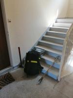 Ulatniający się gaz w mieszkaniu. Strażacy wyważyli drzwi