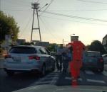 Komprachcice: Mężczyzna z bronią w ręku biegał po ulicy. Sprawna akcja policji