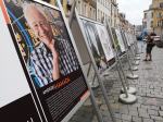 96. urodziny obchodzi Andrzej Hamada. Na rynku można podziwiać wystawę jego prac