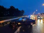 Kierowca BMW uderzył w bariery na nitce a4 w kierunku Wrocławia