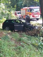 Wypadek w powiecie nyskim. Kierowca wjechał w drzewo