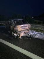 Dwa pojazdy zderzyły się na A4, jeden z nich spłonął