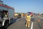 Niebezpieczny poranek na A4. Spłonął samochód osobowy, doszło też do zderzenia