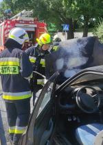 Samochód osobowy spłonął na rynku w Otmuchowie