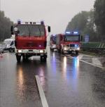 Osobówka uderzyła w bariery energochłonne na A4