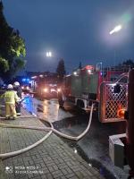 Pożar stodoły w Stobrawie gasiło 6 zastępów straży pożarnej