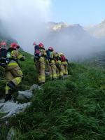Ze strażackim ekwipunkiem zdobyli Rysy. Wszystko w szczytnym celu