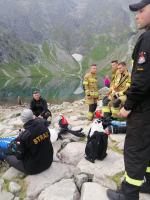 Ze strażackim ekwipunkiem zdobyli Rysy. Wszystko w szczytnym celu