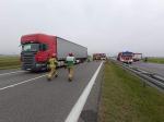 Trzy samochody ciężarowe zderzyły się na A4. Autostrada zablokowana