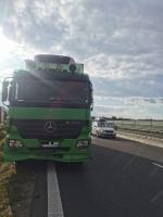 Wypadek na A4. Pijany kierowca ciężarówki wjechał w samochód osobowy