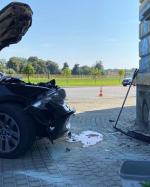 Kędzierzyn-Koźle: Kobieta kierująca bmw uderzyła w mur kamienicy