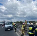 Laweta uderzyła w bariery energochłonne na A4