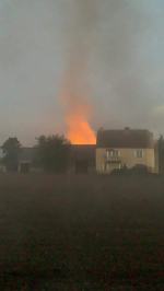 Pożar chlewni i stodoły w powiecie prudnickim. W akcji kilkanaście zastępów straży