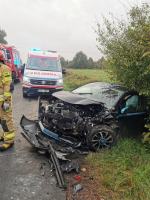 Czołowe zderzenie pojazdów w powiecie głubczyckim. 