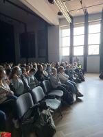 W Dobrzeniu Wielkim zasadzono jabłonie. W ten sposób uczczono "Dzień drzewa"