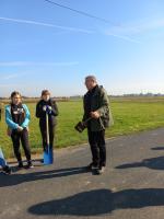 W Dobrzeniu Wielkim zasadzono jabłonie. W ten sposób uczczono "Dzień drzewa"