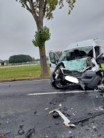 Zderzenie busa z ciężarówką w powiecie oleskim. Nie żyje 62-letni kierowca