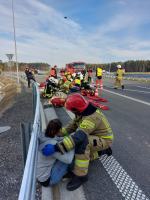 Kilkanaście zastępów straży, policja i helikopter na obwodnicy Niemodlina