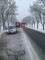 Złe warunki pogodowe i nierozważna jazda powodem wielu zdarzeń na drogach