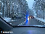 Samochód ciężarowy wypadł z drogi na trasie Opole-Kluczbork