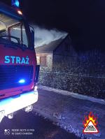 Pożar domu w powiecie Oleskim. W akcji 9 zastępów straży
