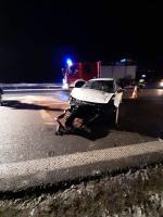 Wypadek na A4. Kierowca uderzył w bariery, a pasażerkę potrącił samochód 