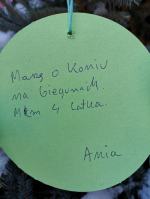 Choinka w Talentowni nadal pełna życzeń. O czym marzą samotni i najmłodsi?