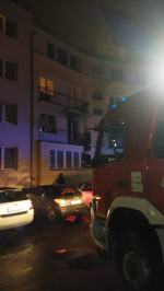 Pożar mieszkania w nyskim rynku. O życie walczy starszy mężczyzna