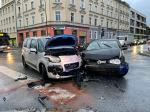 Zderzenie dwóch osobówek na skrzyżowaniu w Opolu. Jedna osoba została ranna