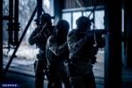 Policjanci z zespołów specjalnych CBŚP ćwiczyli w Opolu taktykę "CQB" 