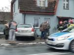 Po zderzeniu pojazdów jeden wjechał w ogrodzenie posesji. Utrudnienia w Lędzinach