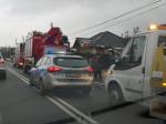 Po zderzeniu pojazdów jeden wjechał w ogrodzenie posesji. Utrudnienia w Lędzinach