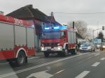 Po zderzeniu pojazdów jeden wjechał w ogrodzenie posesji. Utrudnienia w Lędzinach