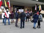 Protest pod Urzędem Wojewódzkim. Rodzice domagają się powrotu stacjonarnej nauki