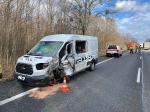 Zablokowana DK46 po zderzeniu samochodu ciężarowego i busa