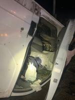 Samochód dostawczy dachował w Łomnicy 