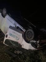 Samochód dostawczy dachował w Łomnicy 