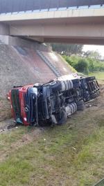 Wypadek na opolskim odcinku A4. Samochód ciężarowy wypadł z drogi 