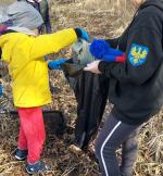 Policjanci przyłączyli się do sprzątania Turawy w ,,Światowy Dzień Wody"