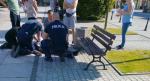 Senior stracił przytomność na oleskim rynku. Na pomoc ruszyły służby