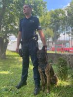 Najlepszy przewodnik psa służbowego na Opolszczyźnie i jego partner Retro