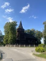 Jedzie przez Polskę na rowerze zachęcając do wsparcia schroniska w Opolu